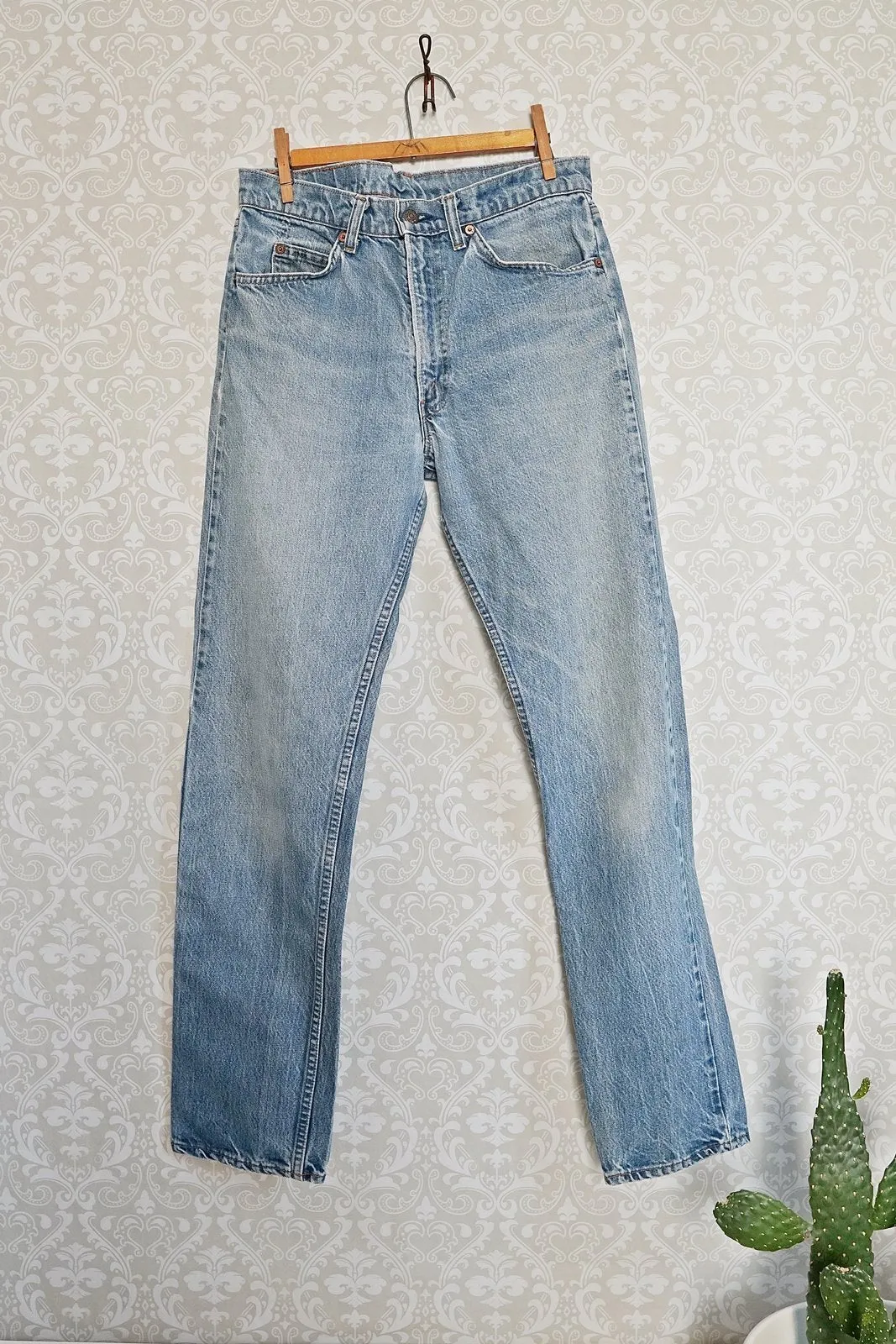 Vintage Levi's Jeans - 32" Waist